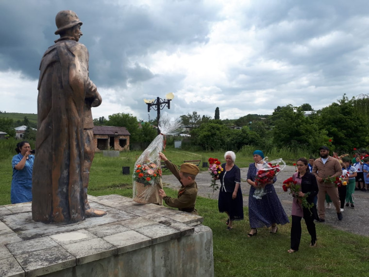 В День памяти и скорби состоялось возложение цветов к Мемориальному , павших в Великой Отечественной войне 1941-1945 гг.. В День памяти и скорби состоялось возложение цветов к Мемориальному , павших в Великой Отечественной войне 1941-1945 гг..